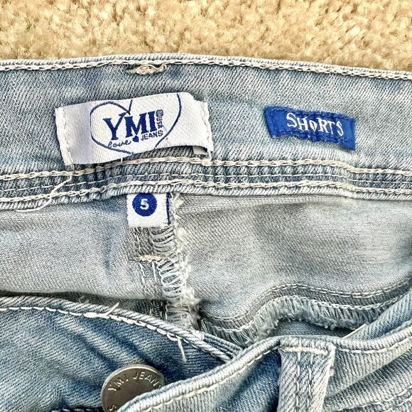 YMI WanaBettaButt Junior's Sz 5 Jean Shorts Mid Rise Light Wash With Patches - Picture 9 of 11